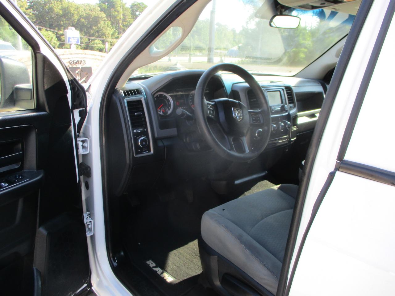RAM 1500 Classic Tradesman 4x4 Crew Cab 5'7" Box 2020