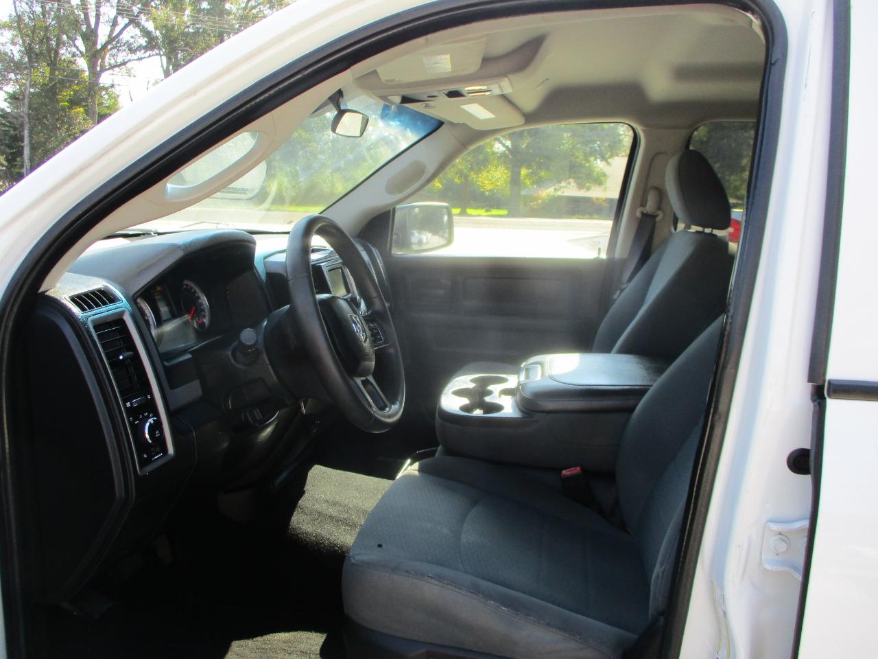 RAM 1500 Classic Tradesman 4x4 Crew Cab 5'7" Box 2020