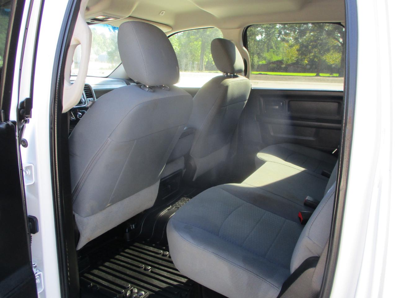 RAM 1500 Classic Tradesman 4x4 Crew Cab 5'7" Box 2020