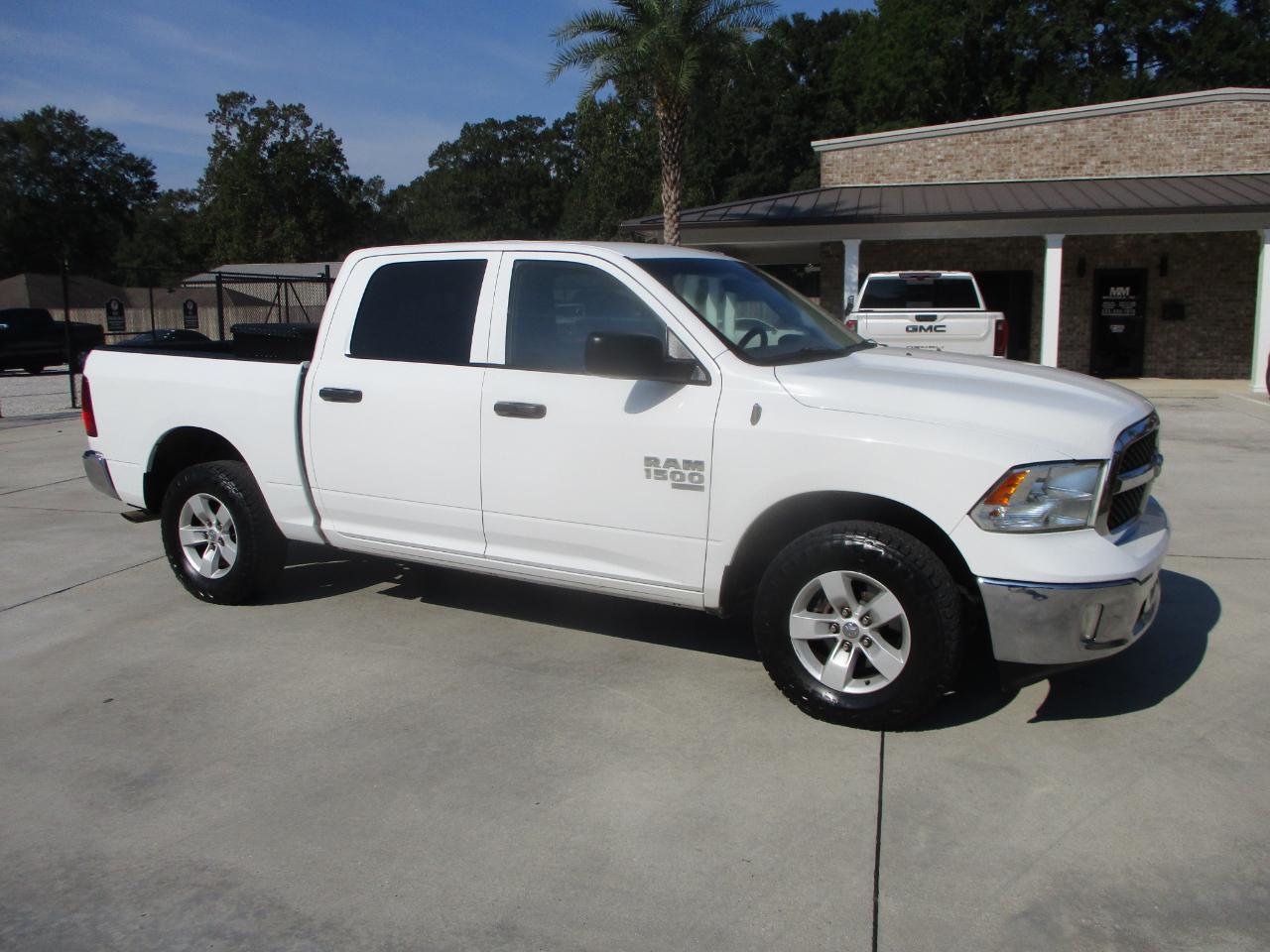 RAM 1500 Classic Tradesman 4x4 Crew Cab 5'7" Box 2020