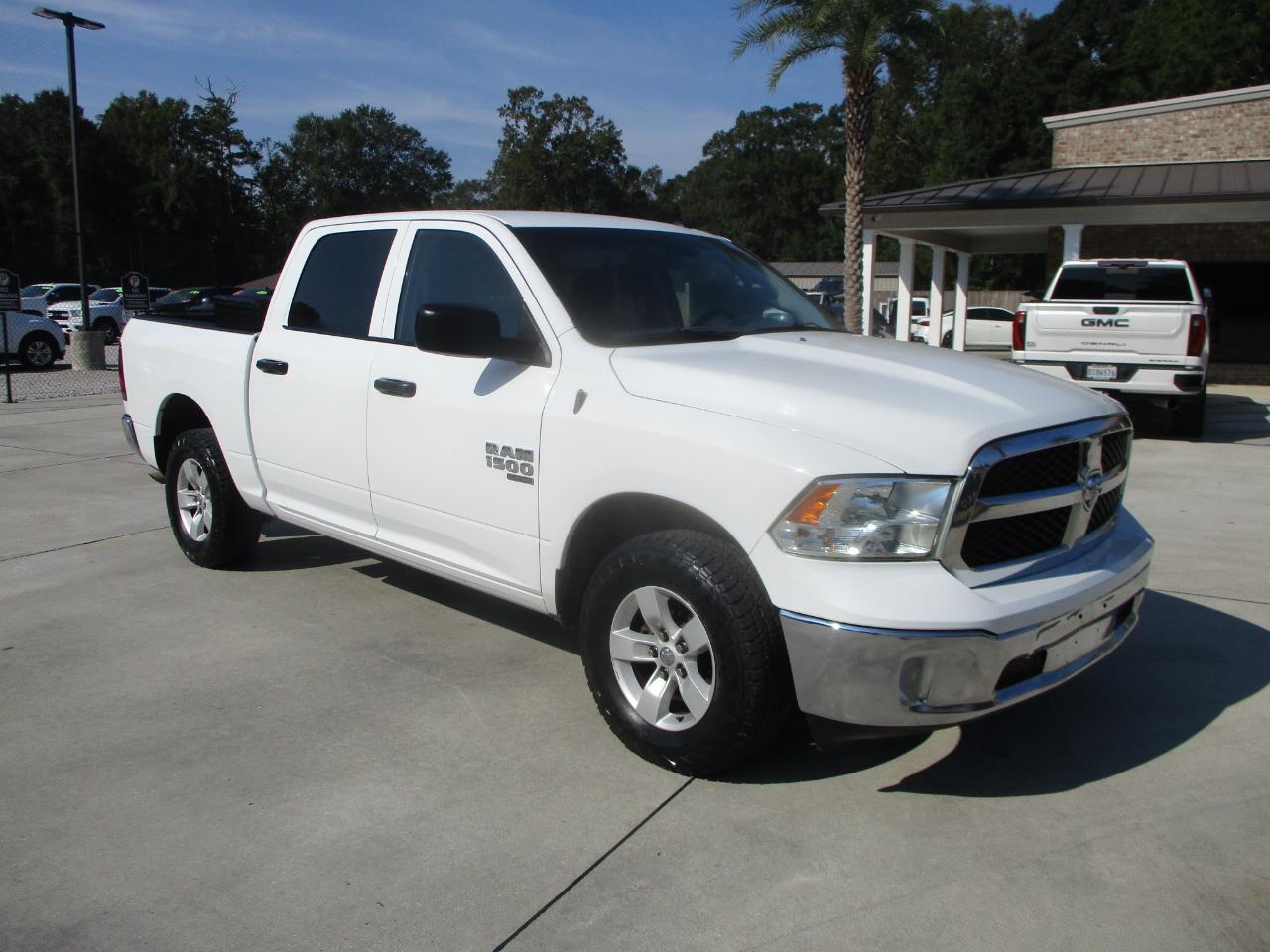 RAM 1500 Classic Tradesman 4x4 Crew Cab 5'7" Box 2020