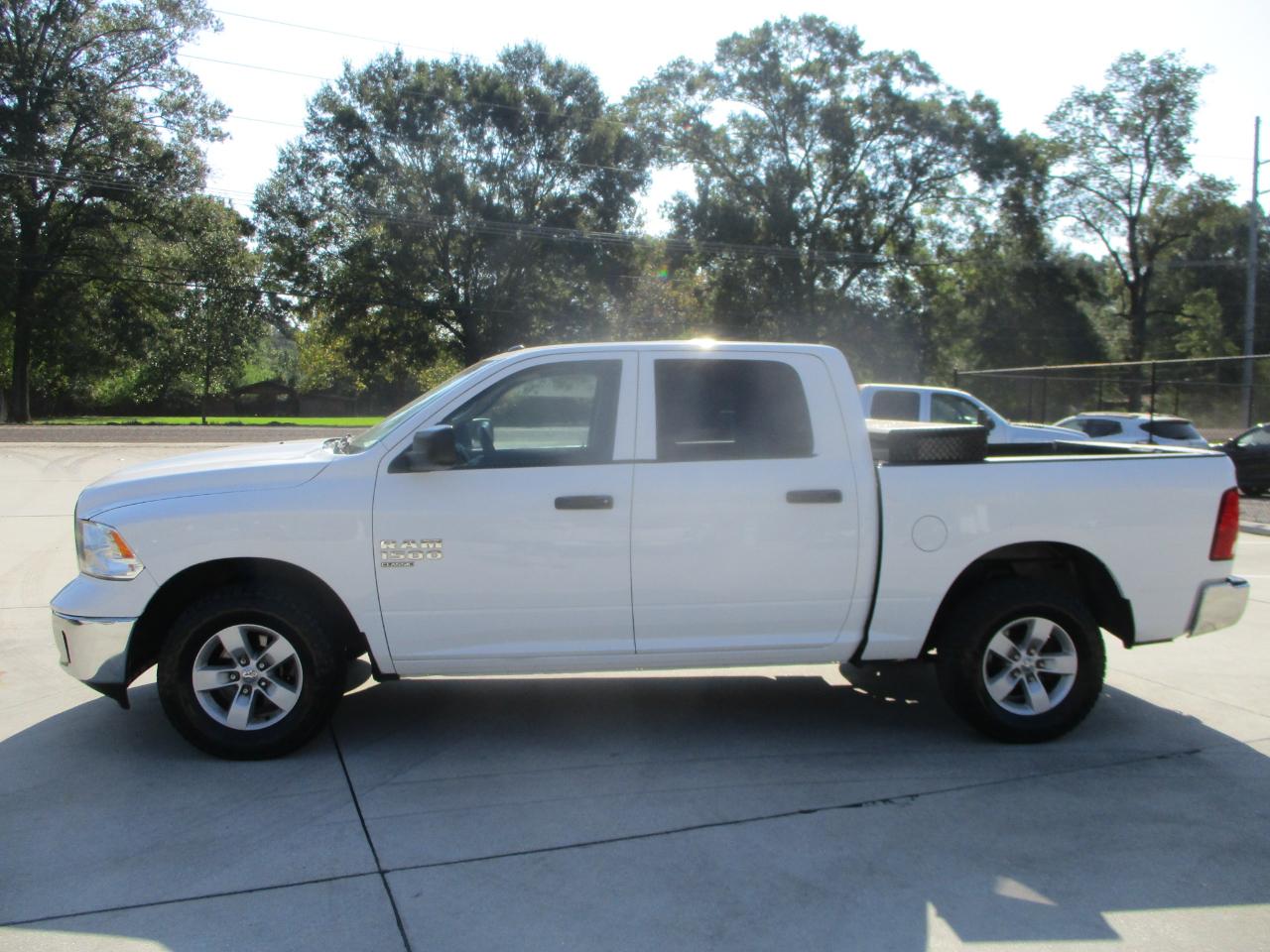 RAM 1500 Classic Tradesman 4x4 Crew Cab 5'7" Box 2020
