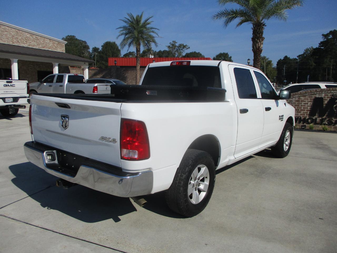 RAM 1500 Classic Tradesman 4x4 Crew Cab 5'7" Box 2020