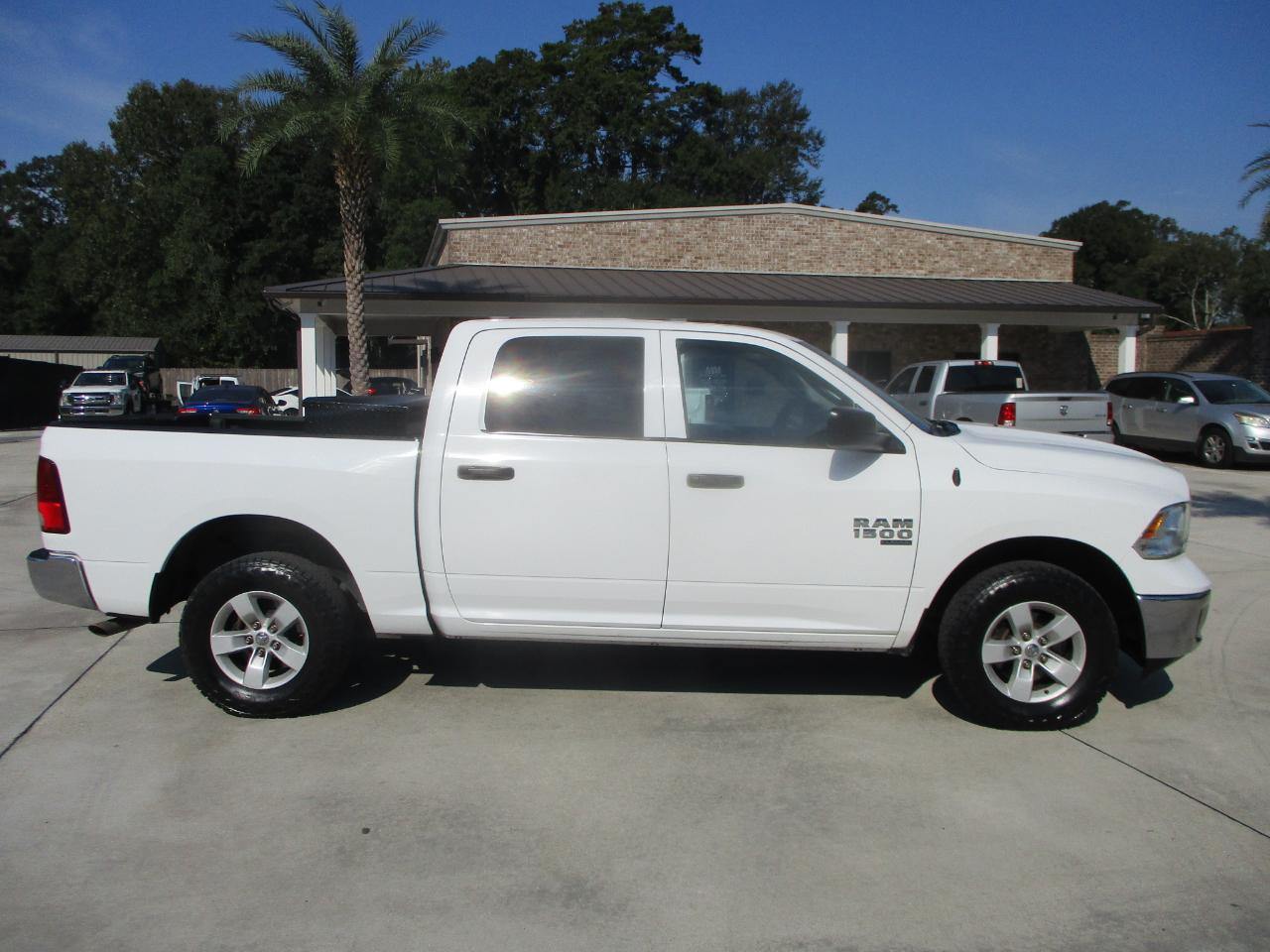 RAM 1500 Classic Tradesman 4x4 Crew Cab 5'7" Box 2020
