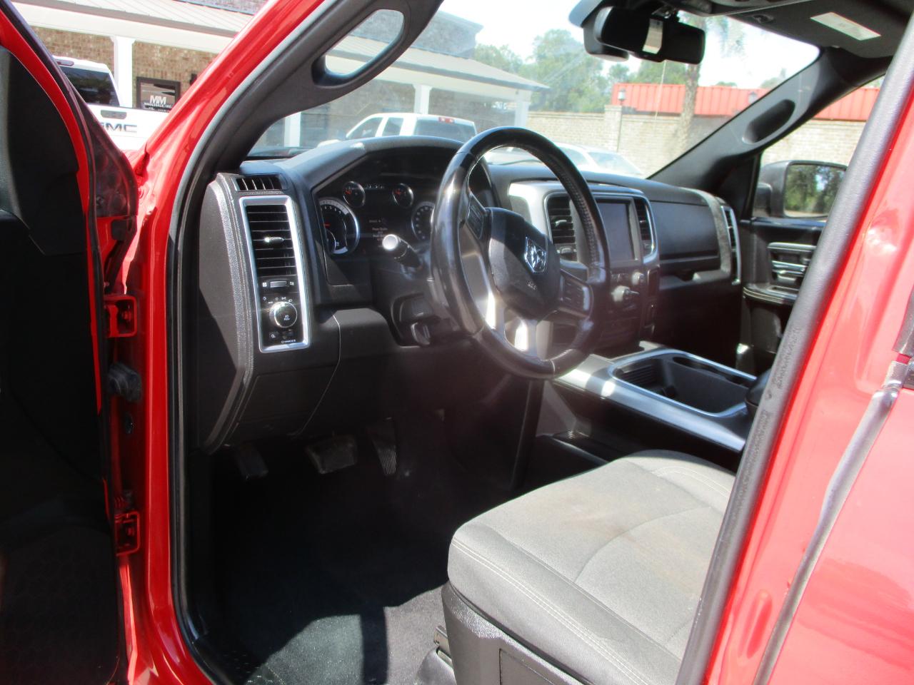 RAM 1500 Classic Warlock 4x2 Crew Cab 5'7" Box 2022