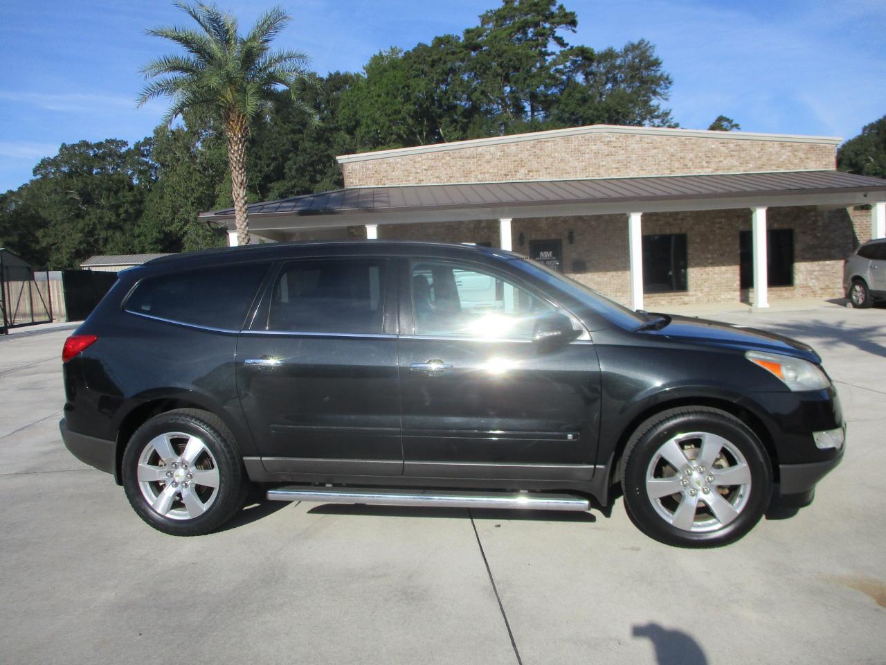 2009 Chevrolet Traverse FWD 4dr LTZ