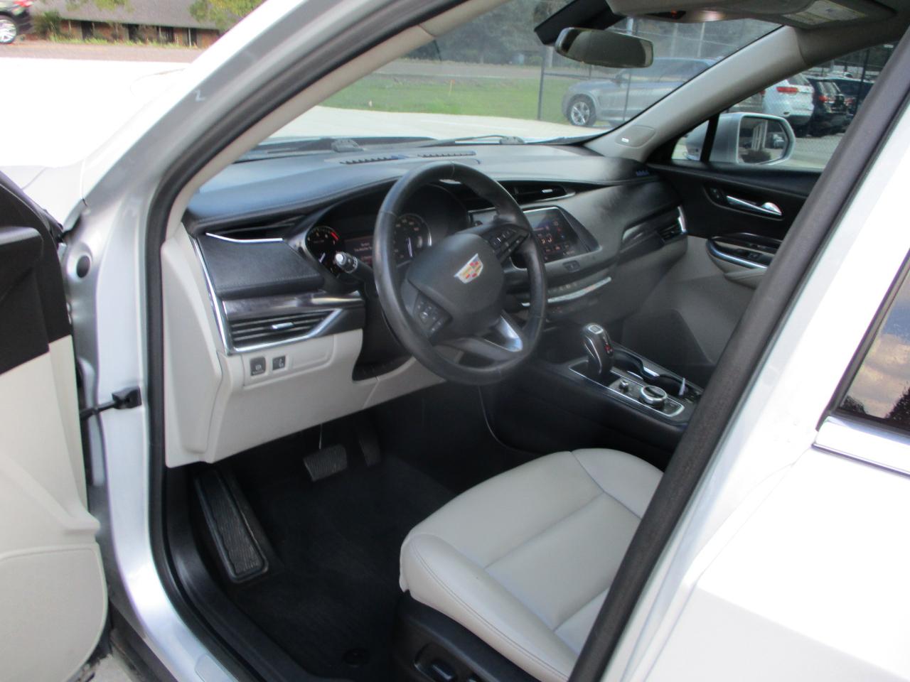 Cadillac XT4 FWD 4dr Luxury 2019