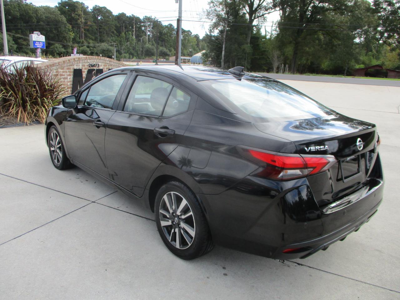 Nissan Versa SV CVT 2021