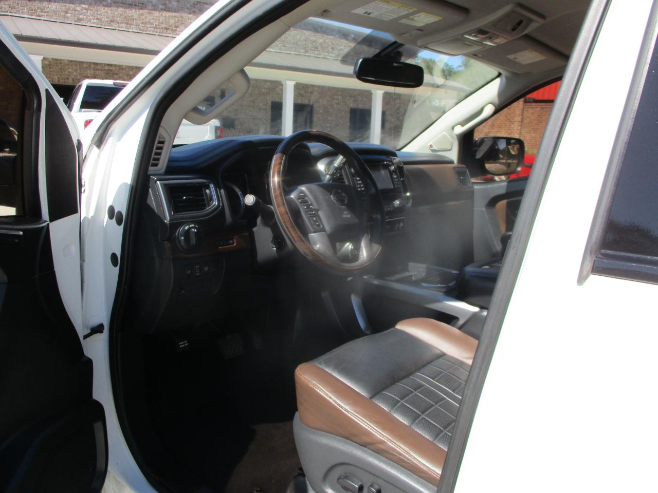 Nissan Titan 4x4 Crew Cab Platinum Reserve 2018