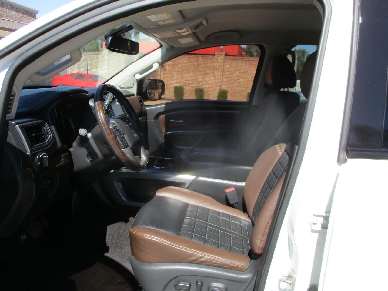 Nissan Titan 4x4 Crew Cab Platinum Reserve 2018