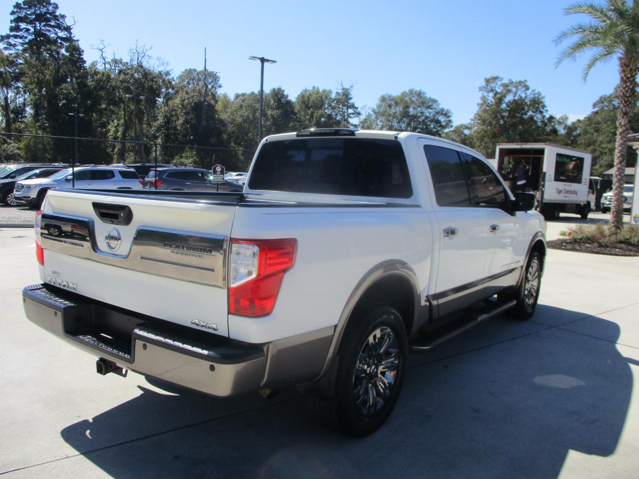 Nissan Titan 4x4 Crew Cab Platinum Reserve 2018