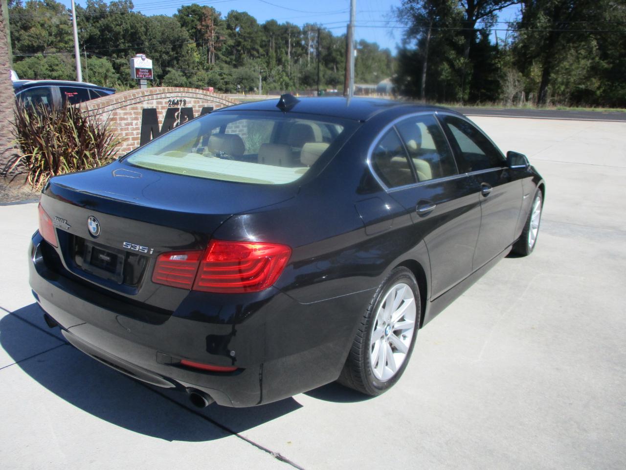 BMW 5 Series 4dr Sdn 535i RWD 2014