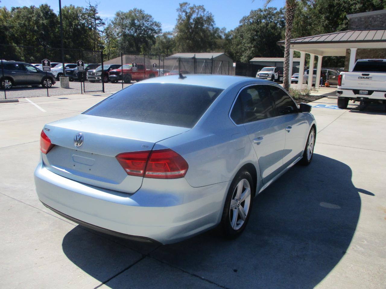 Volkswagen Passat 4dr Sdn 2.5L Auto SE PZEV 2013