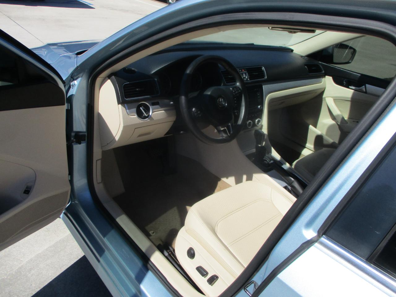 Volkswagen Passat 4dr Sdn 2.5L Auto SE PZEV 2013