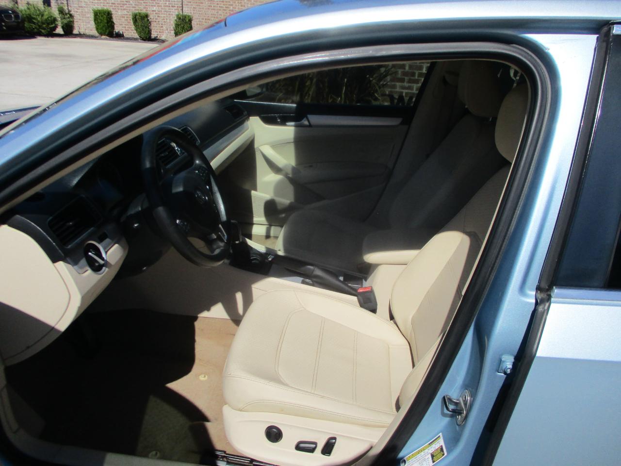 Volkswagen Passat 4dr Sdn 2.5L Auto SE PZEV 2013