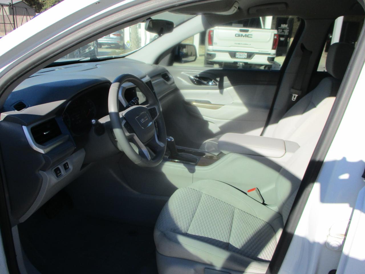 GMC Acadia FWD 4dr SLE w/SLE-1 2019
