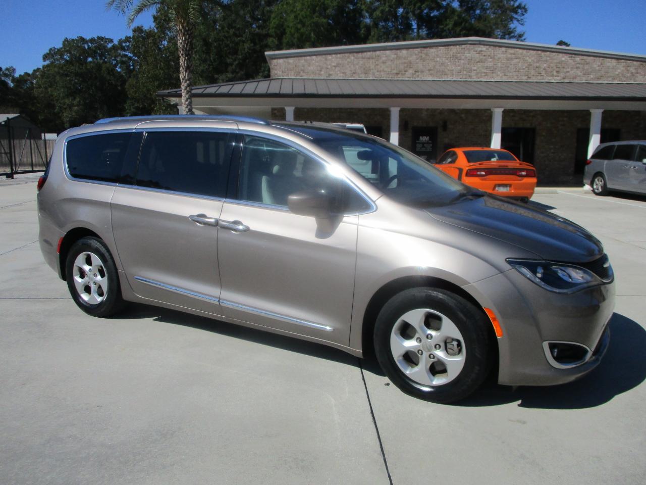 Chrysler Pacifica Touring-L Plus FWD 2017