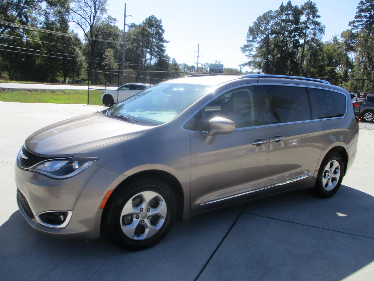 Chrysler Pacifica Touring-L Plus FWD 2017
