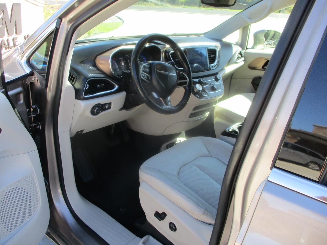 Chrysler Pacifica Touring-L Plus FWD 2017
