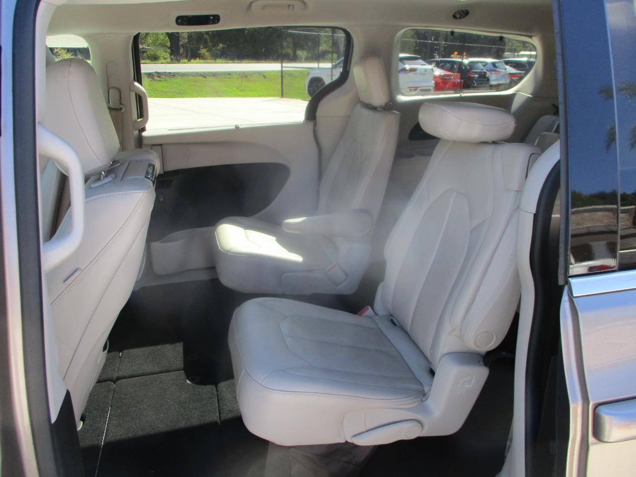 Chrysler Pacifica Touring-L Plus FWD 2017