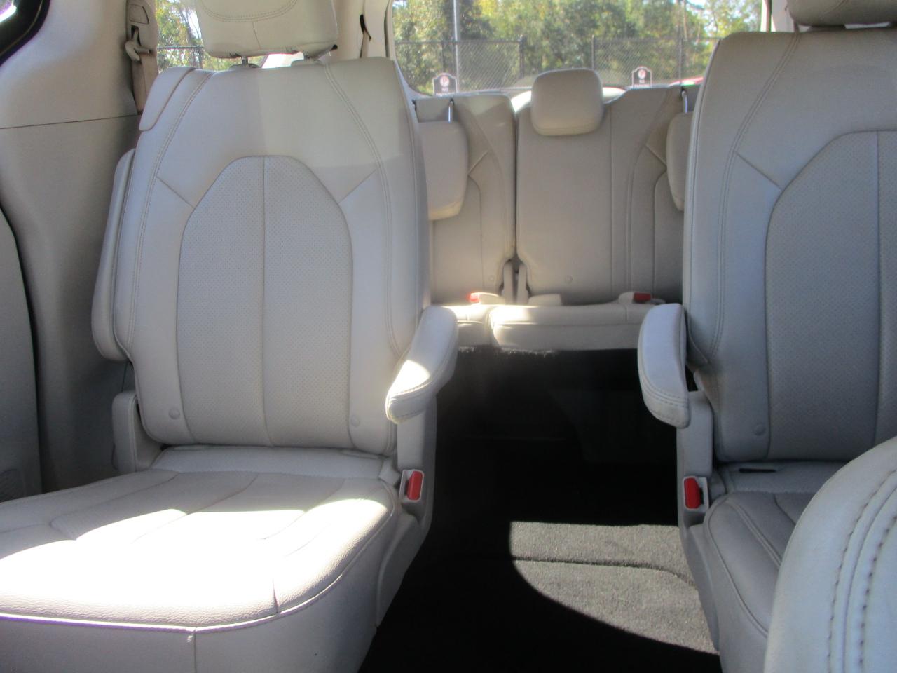 Chrysler Pacifica Touring-L Plus FWD 2017
