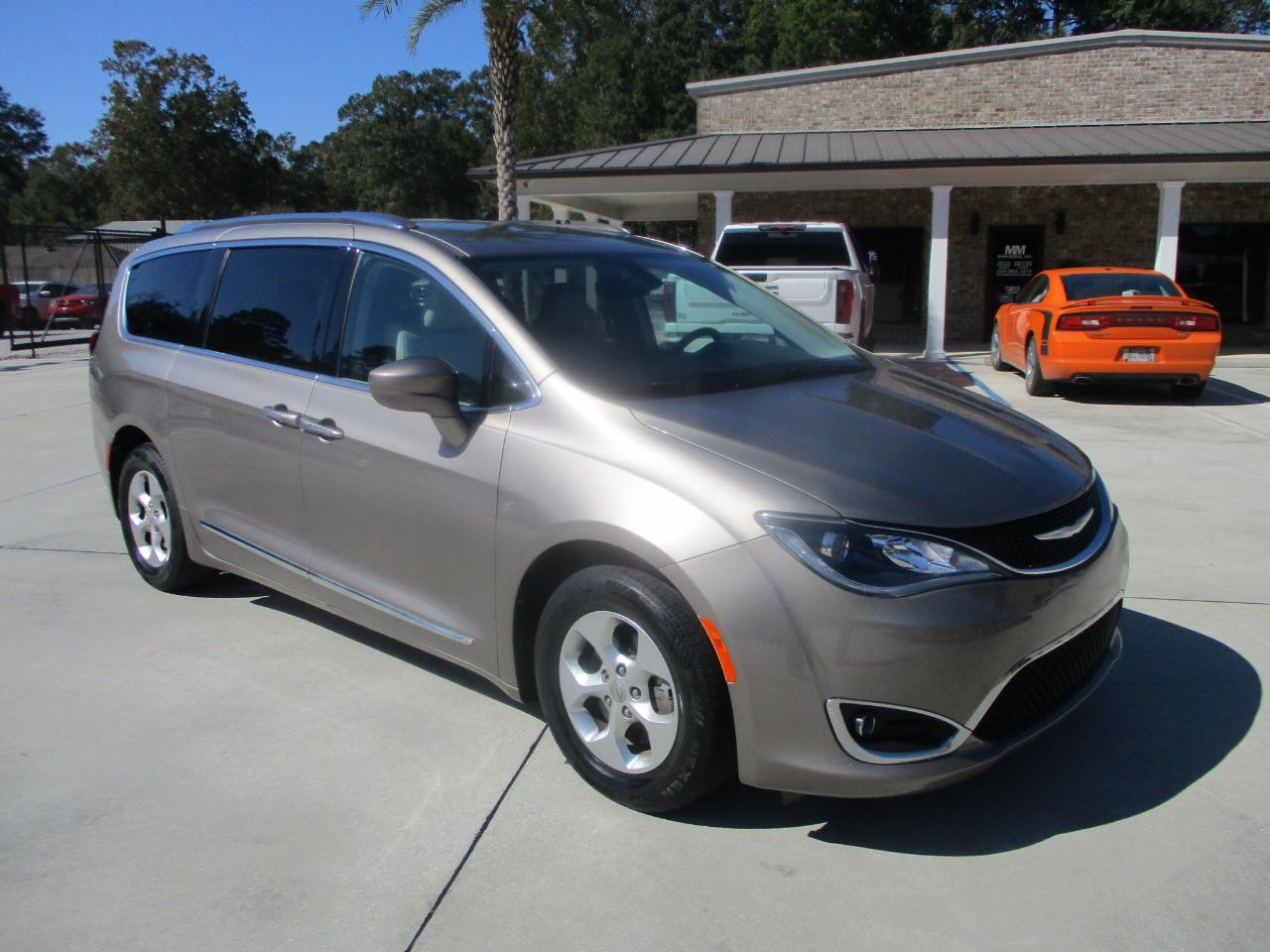 Chrysler Pacifica Touring-L Plus FWD 2017
