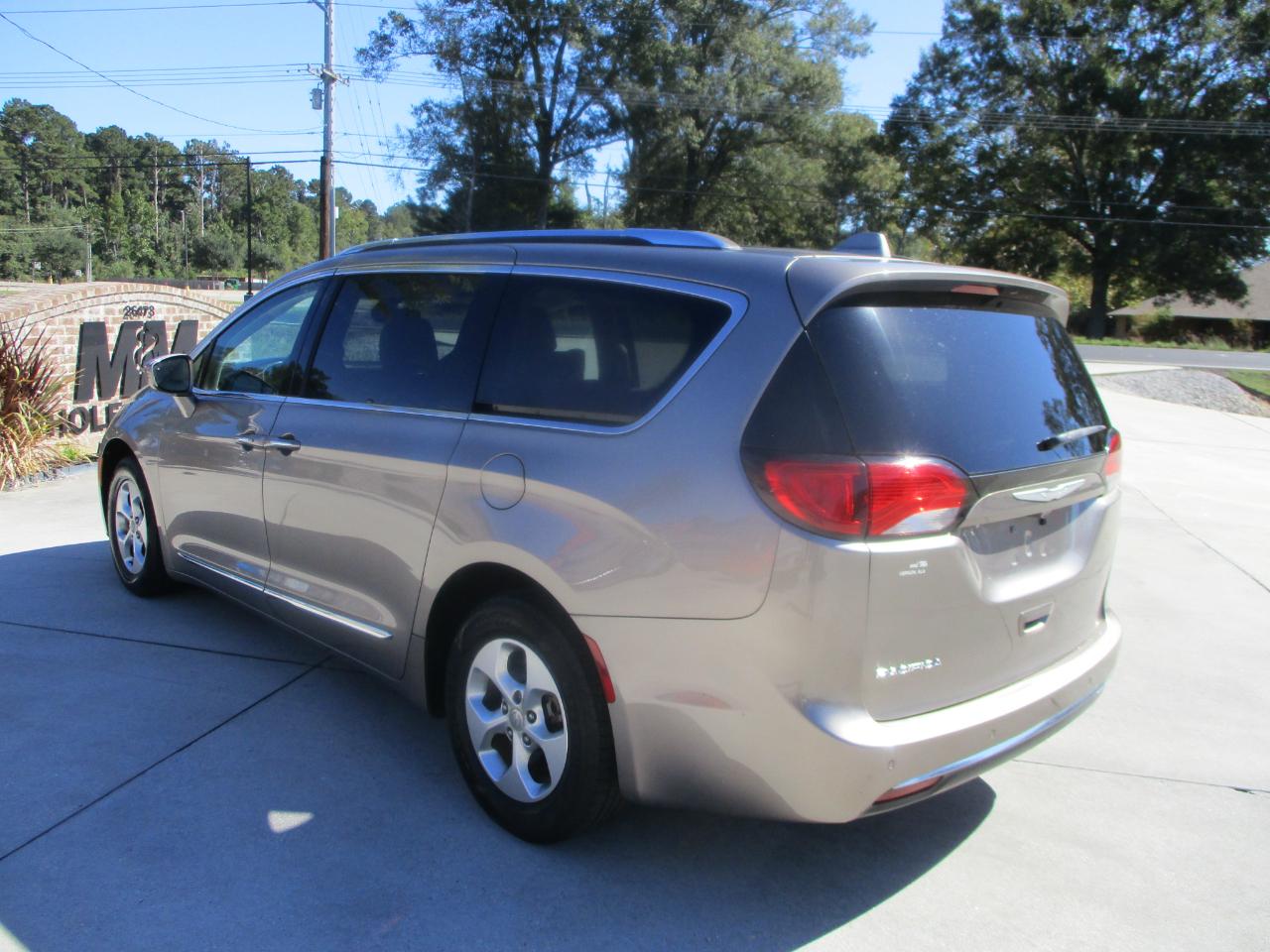 Chrysler Pacifica Touring-L Plus FWD 2017