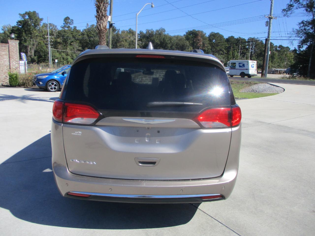 Chrysler Pacifica Touring-L Plus FWD 2017