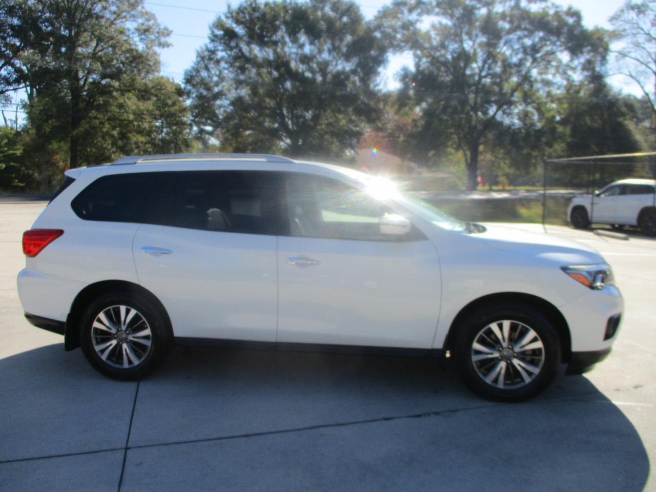 Nissan Pathfinder FWD SL 2019