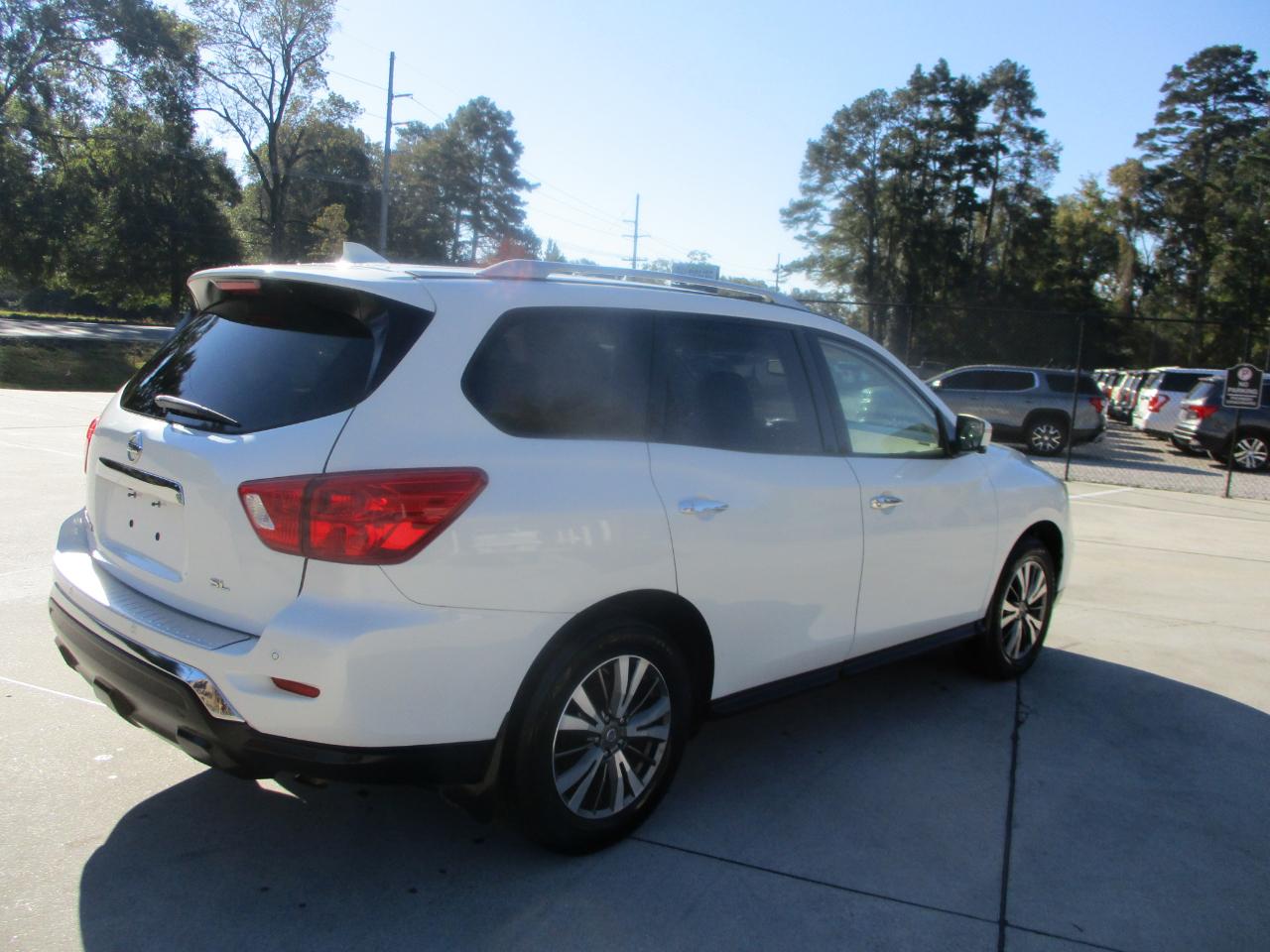 Nissan Pathfinder FWD SL 2019