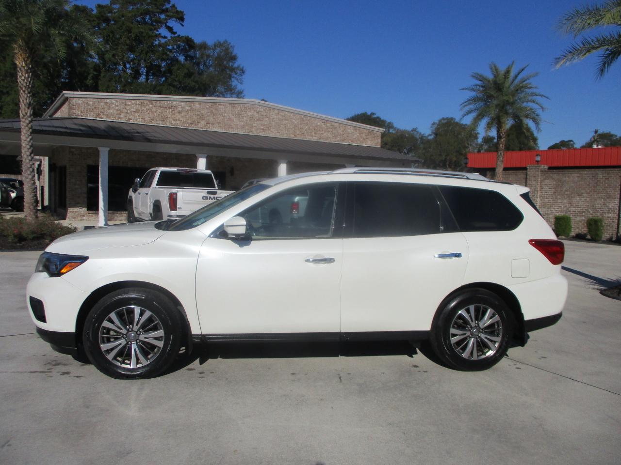 Nissan Pathfinder FWD SL 2019