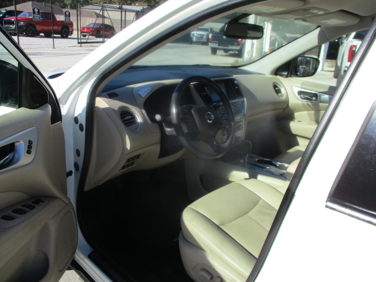 Nissan Pathfinder FWD SL 2019