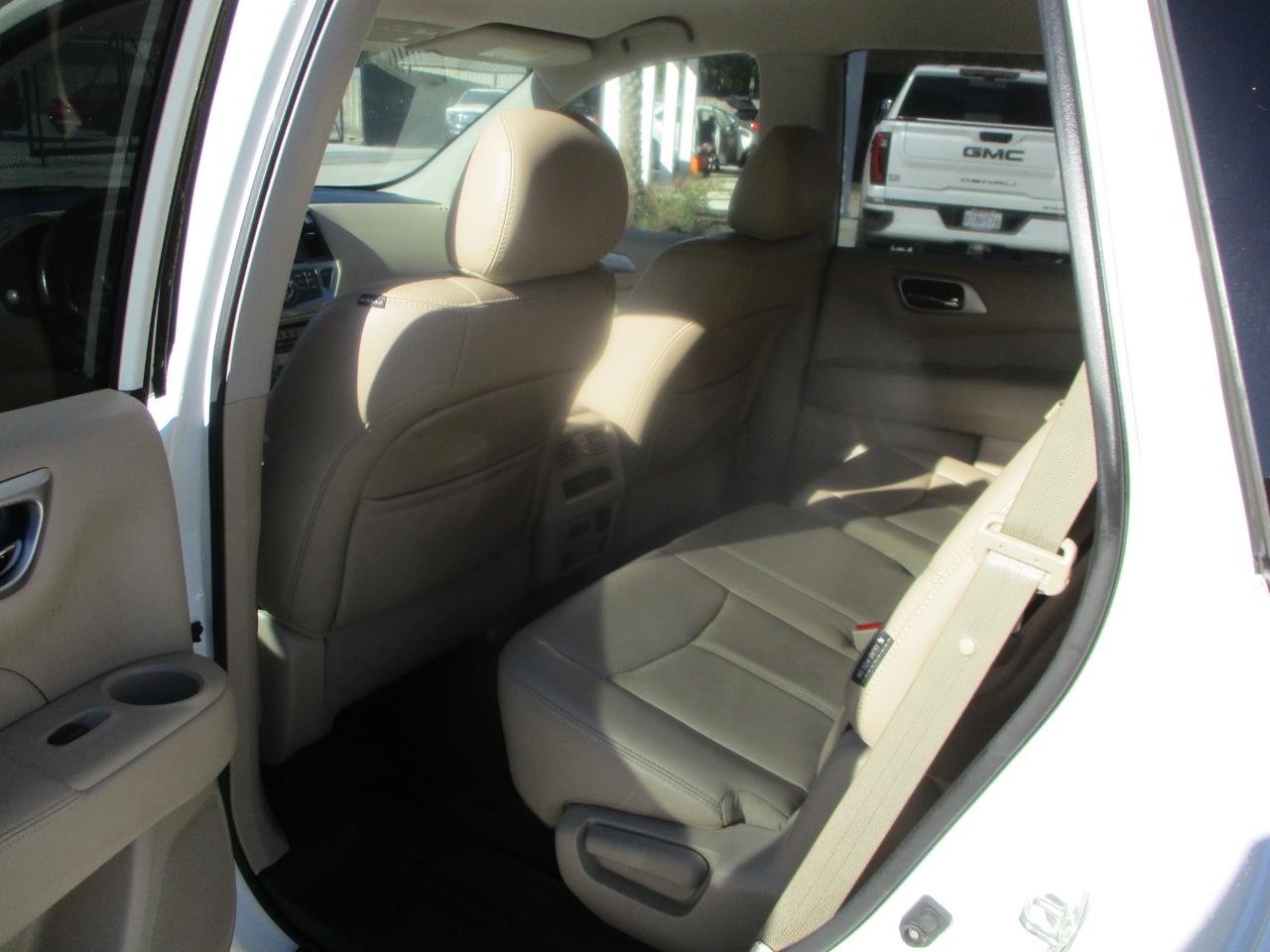 Nissan Pathfinder FWD SL 2019