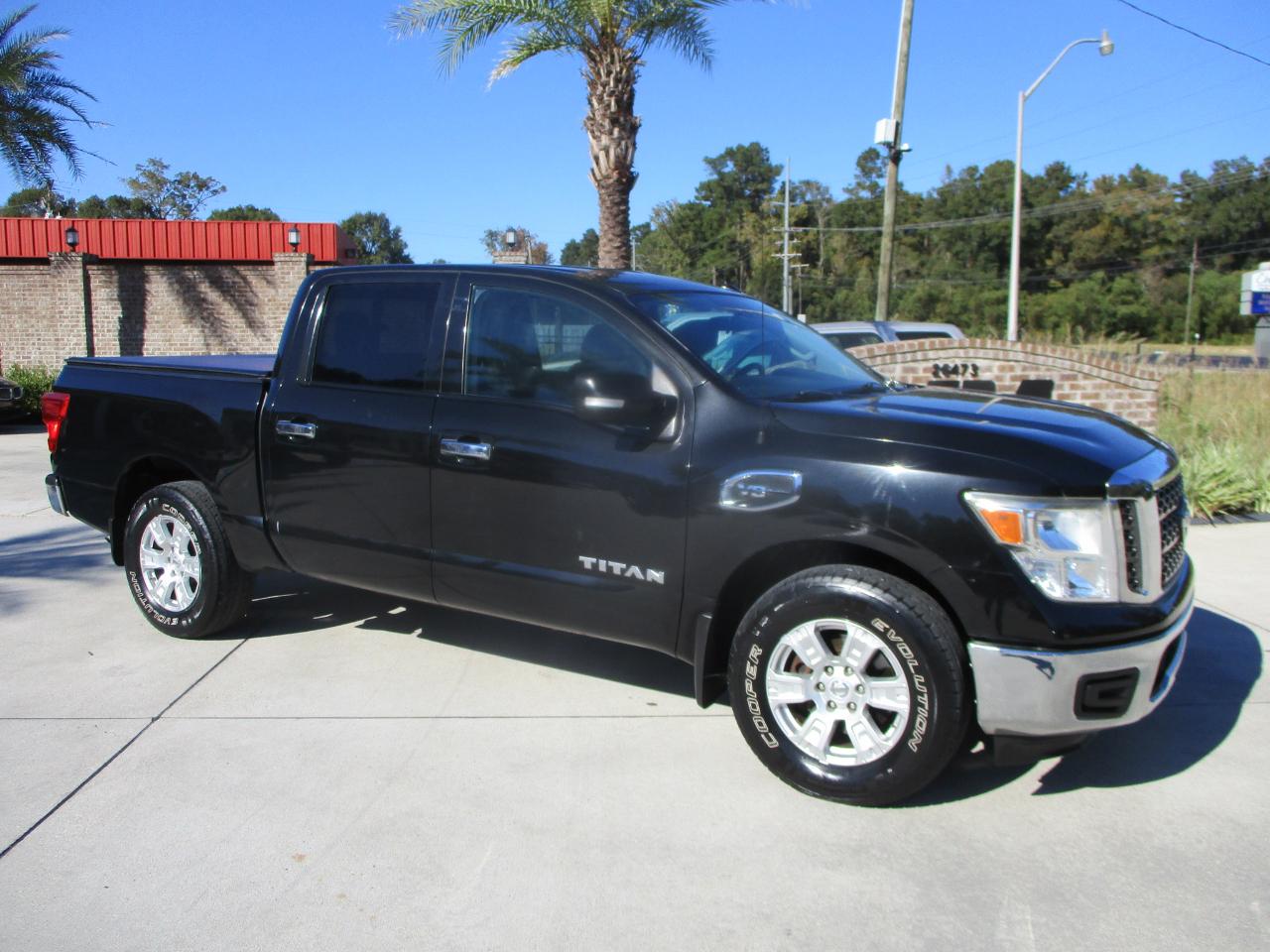 Nissan Titan 4x2 Crew Cab SV 2017