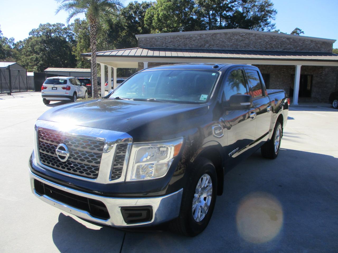 Nissan Titan 4x2 Crew Cab SV 2017