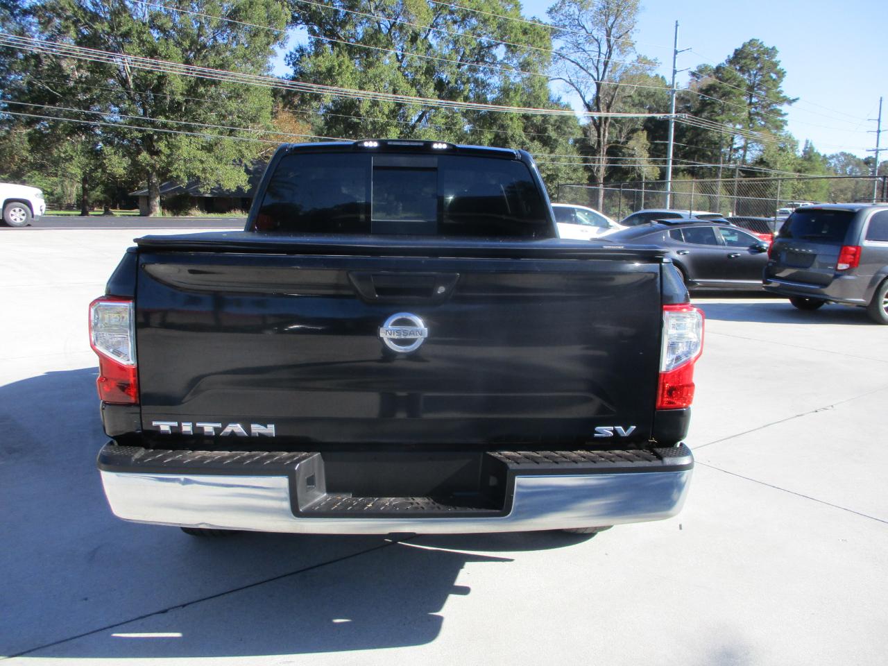 Nissan Titan 4x2 Crew Cab SV 2017