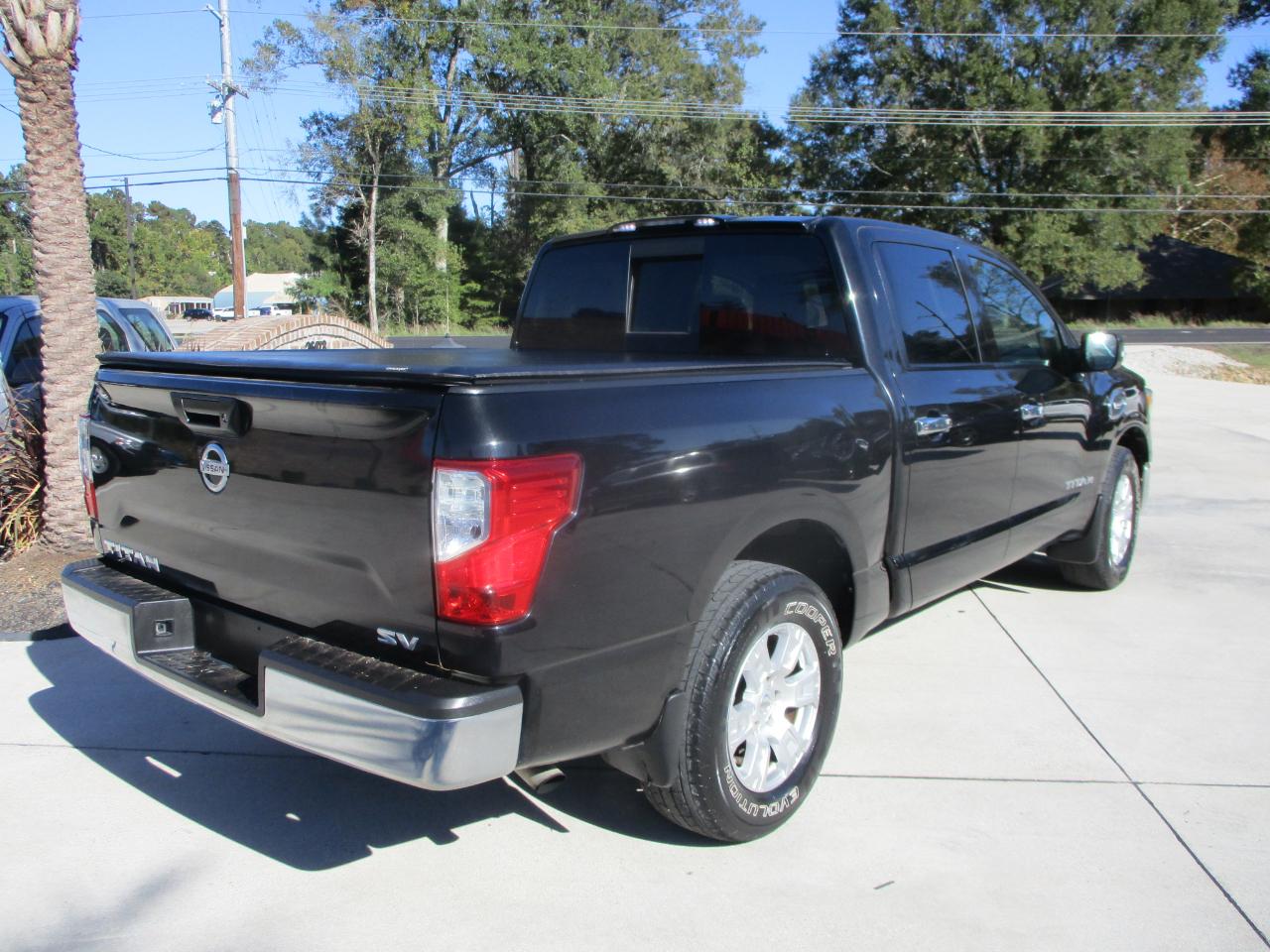 Nissan Titan 4x2 Crew Cab SV 2017
