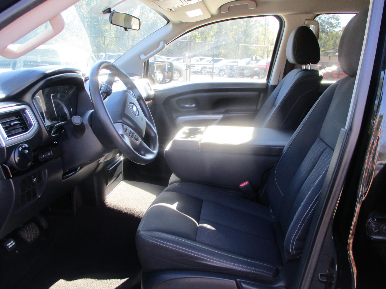 Nissan Titan 4x2 Crew Cab SV 2017