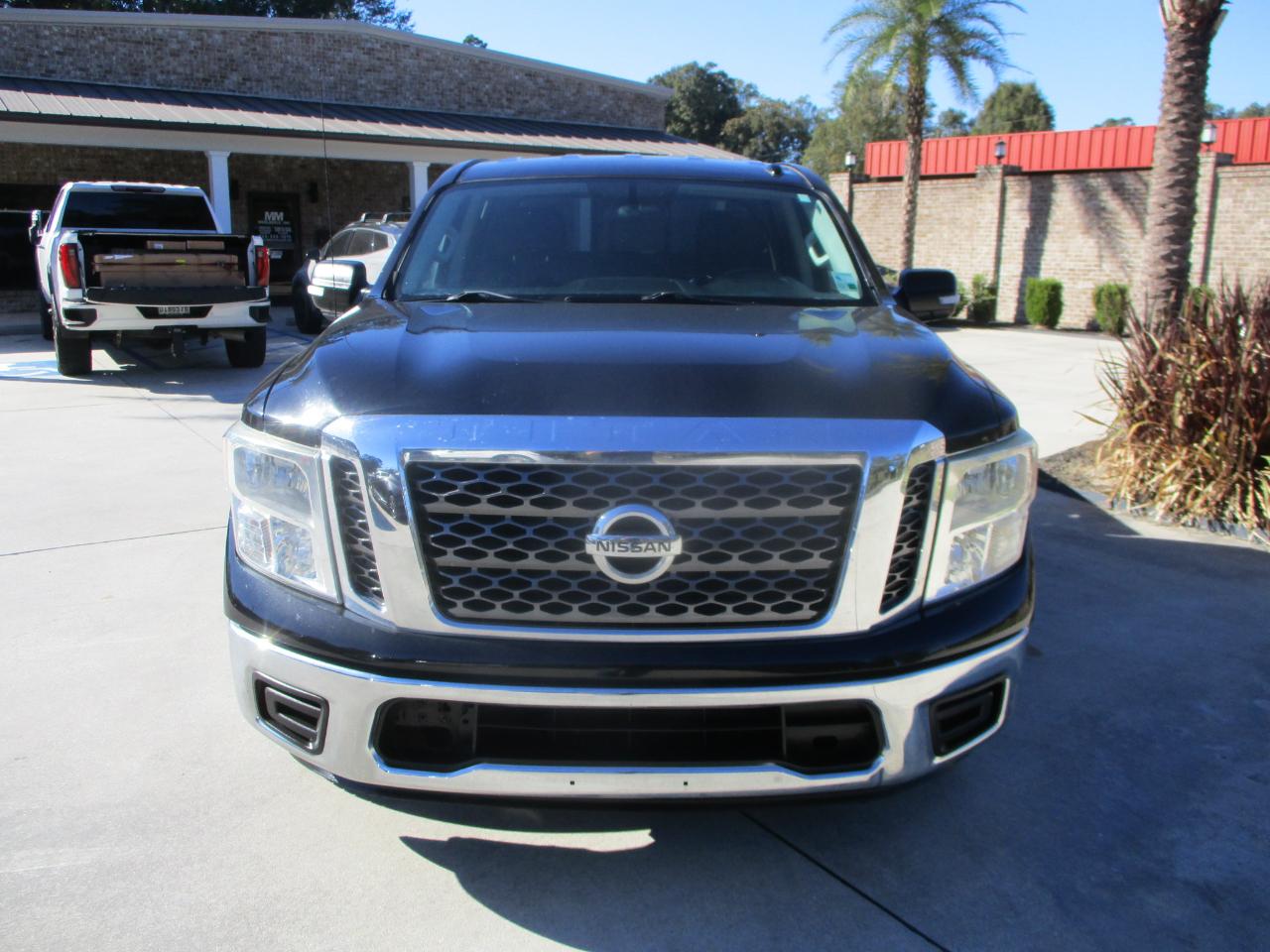 Nissan Titan 4x2 Crew Cab SV 2017