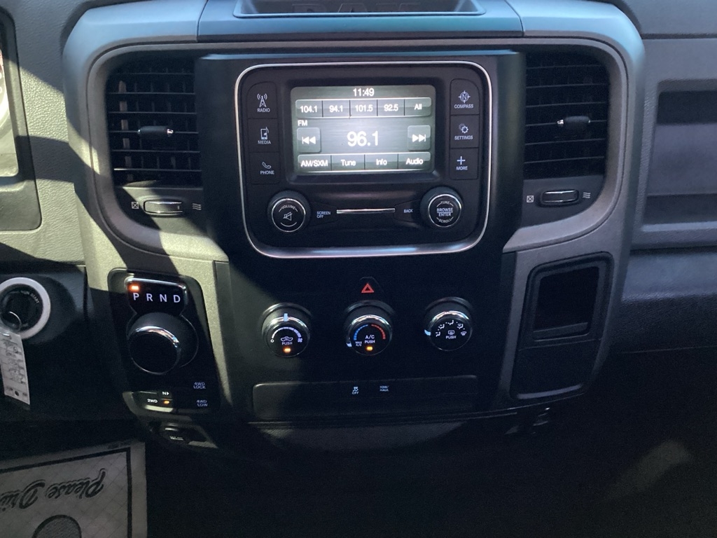 RAM 1500 Tradesman Quad Cab 4WD 2015 RAM 1500 Tradesman Quad Cab 4WD 2015