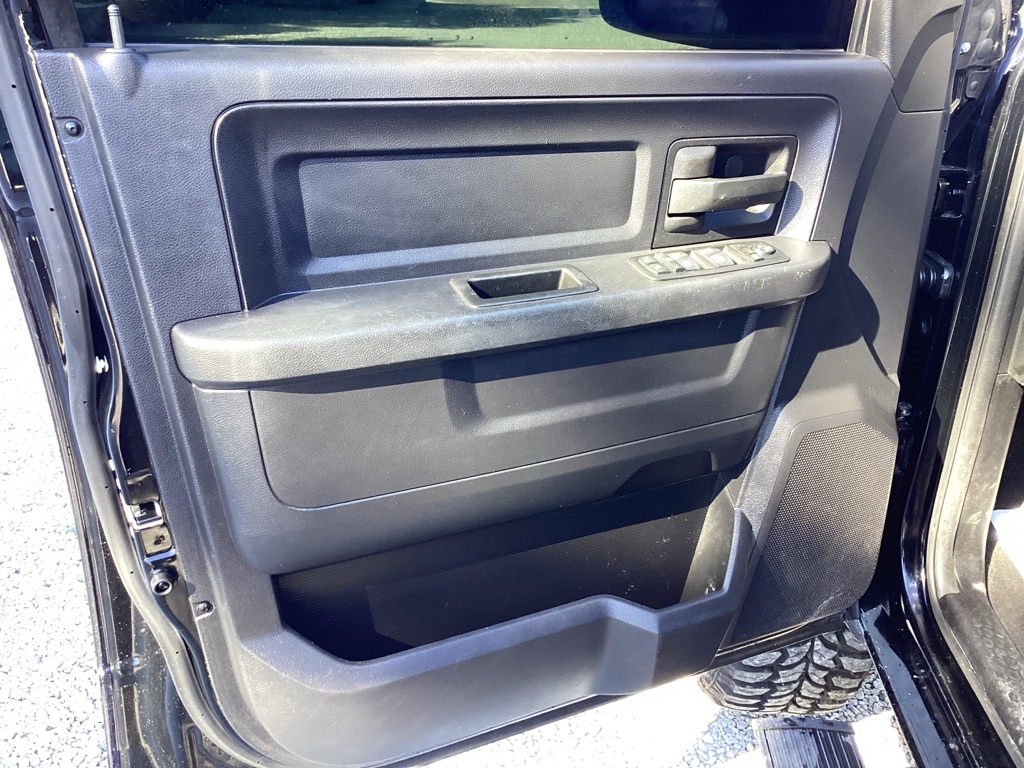 RAM 1500 Tradesman Quad Cab 4WD 2015 RAM 1500 Tradesman Quad Cab 4WD 2015