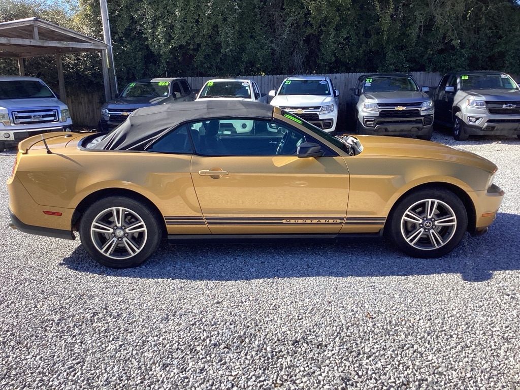 Ford Mustang V6 Convertible 2010