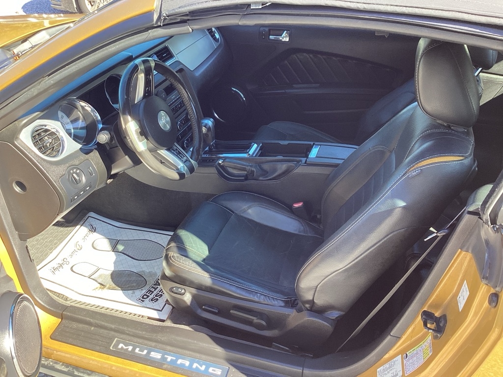 Ford Mustang V6 Convertible 2010