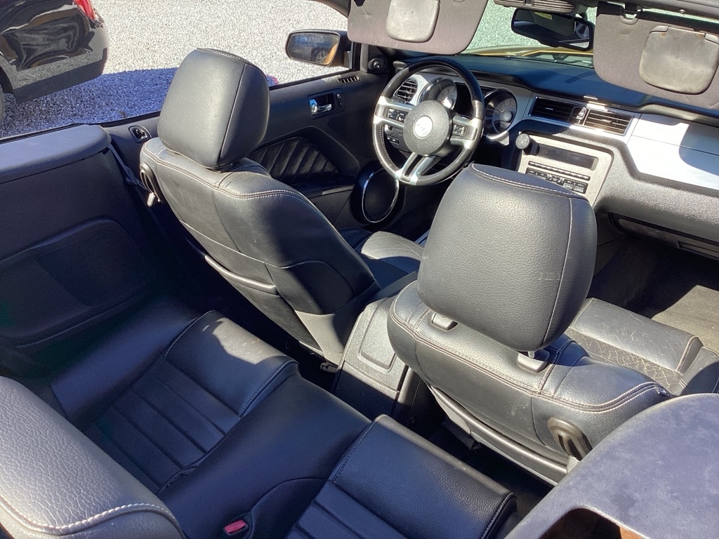 Ford Mustang V6 Convertible 2010