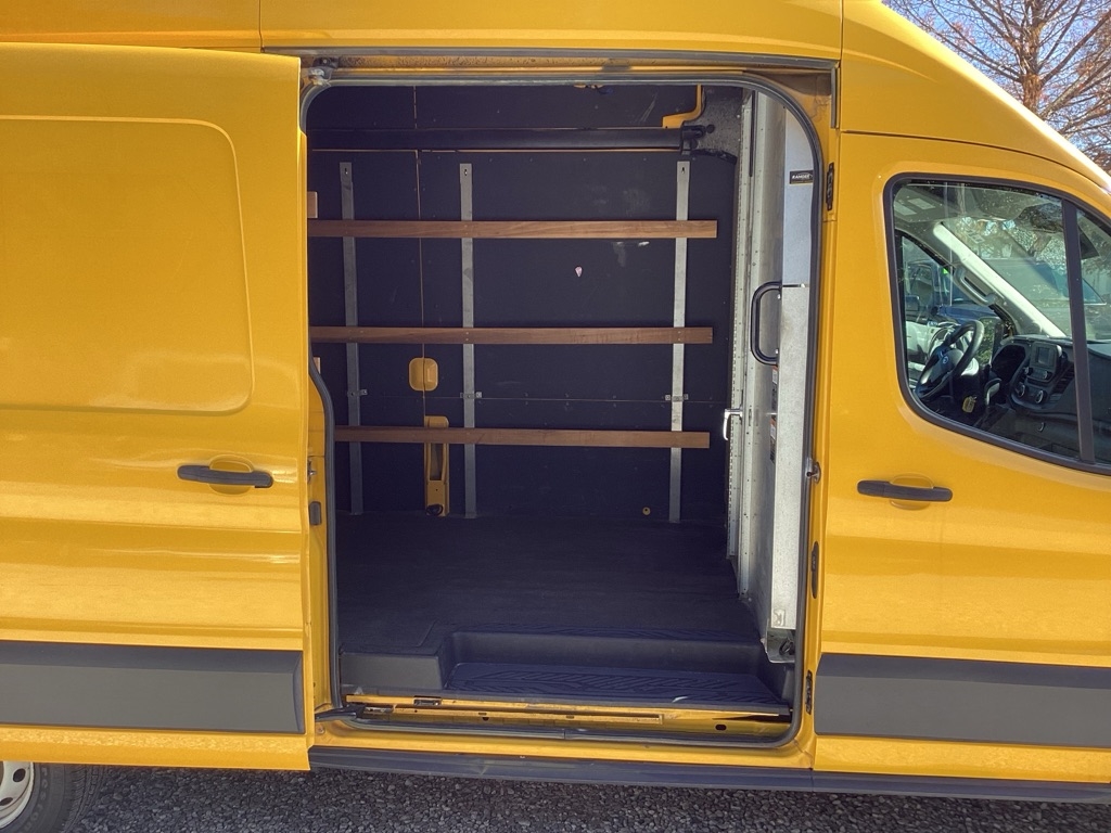 Ford Transit 250 Van Low Roof w/Sliding Pass. 130-in. WB 2021