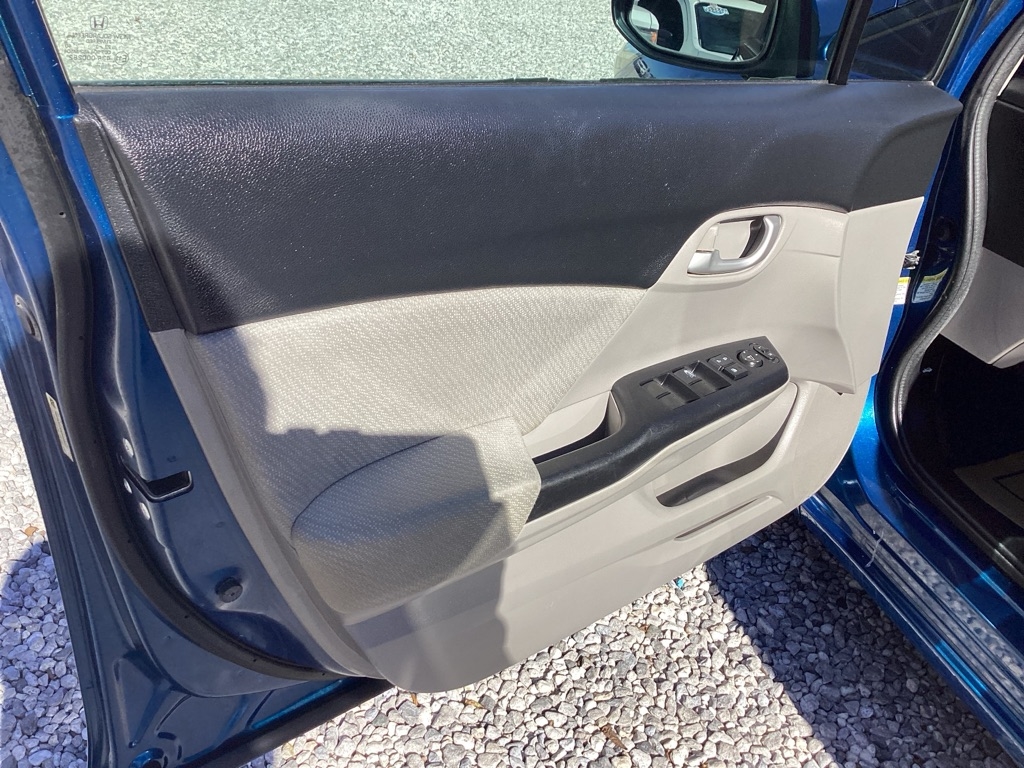 Honda Civic LX Sedan 5-Speed AT 2013