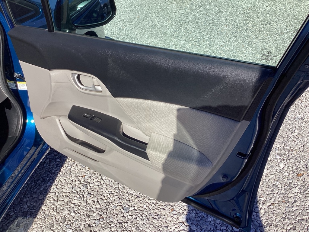 Honda Civic LX Sedan 5-Speed AT 2013