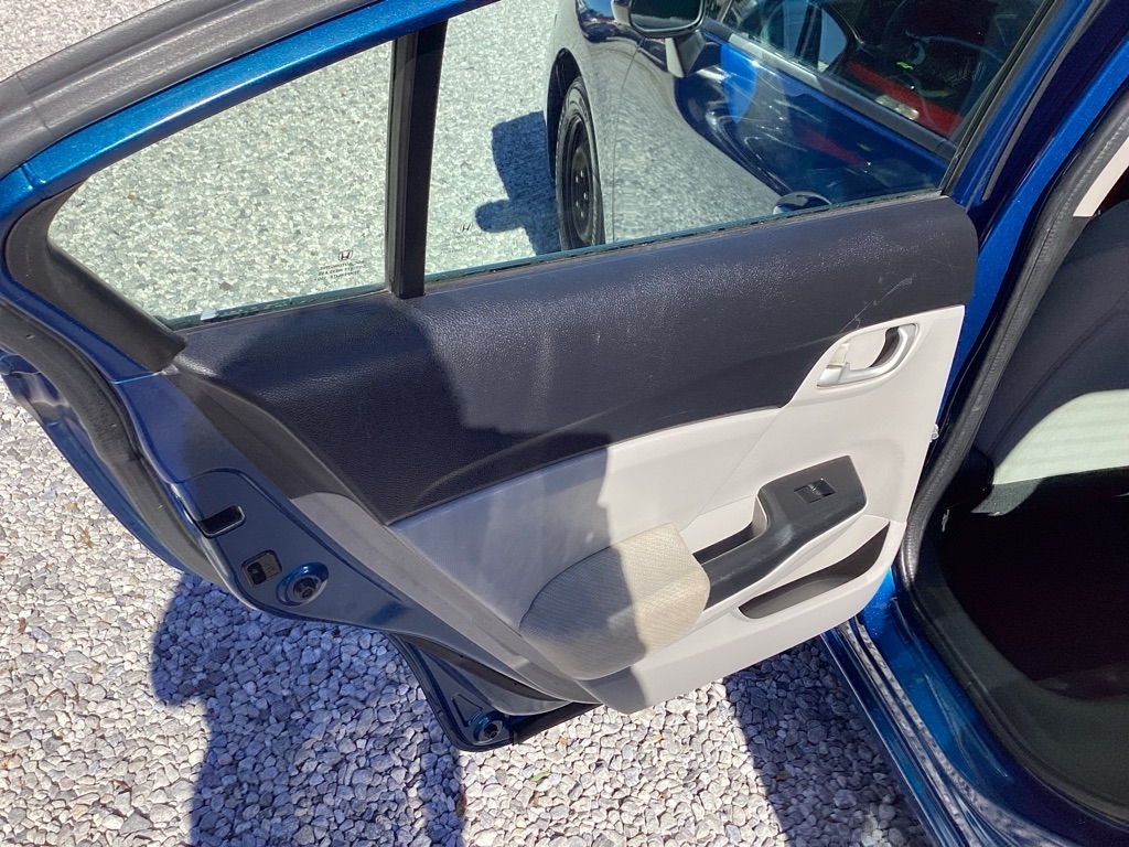 Honda Civic LX Sedan 5-Speed AT 2013