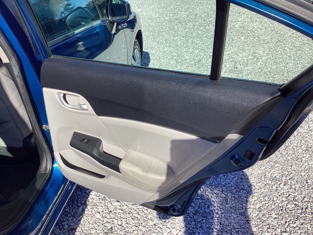 Honda Civic LX Sedan 5-Speed AT 2013