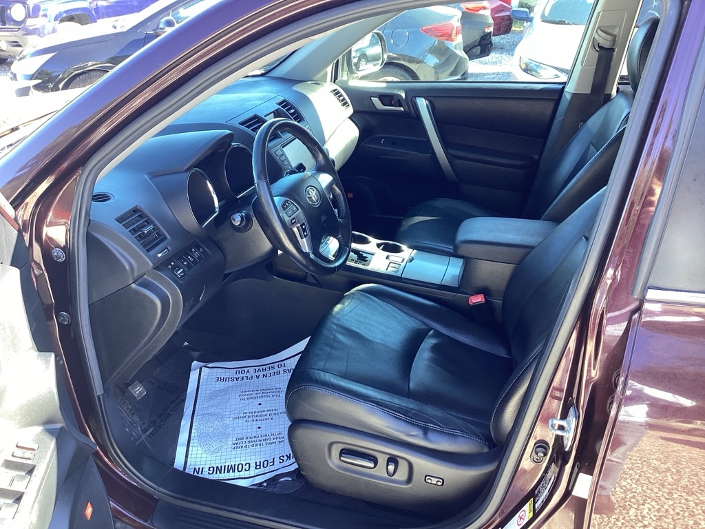 Toyota Highlander Base 4WD 2012